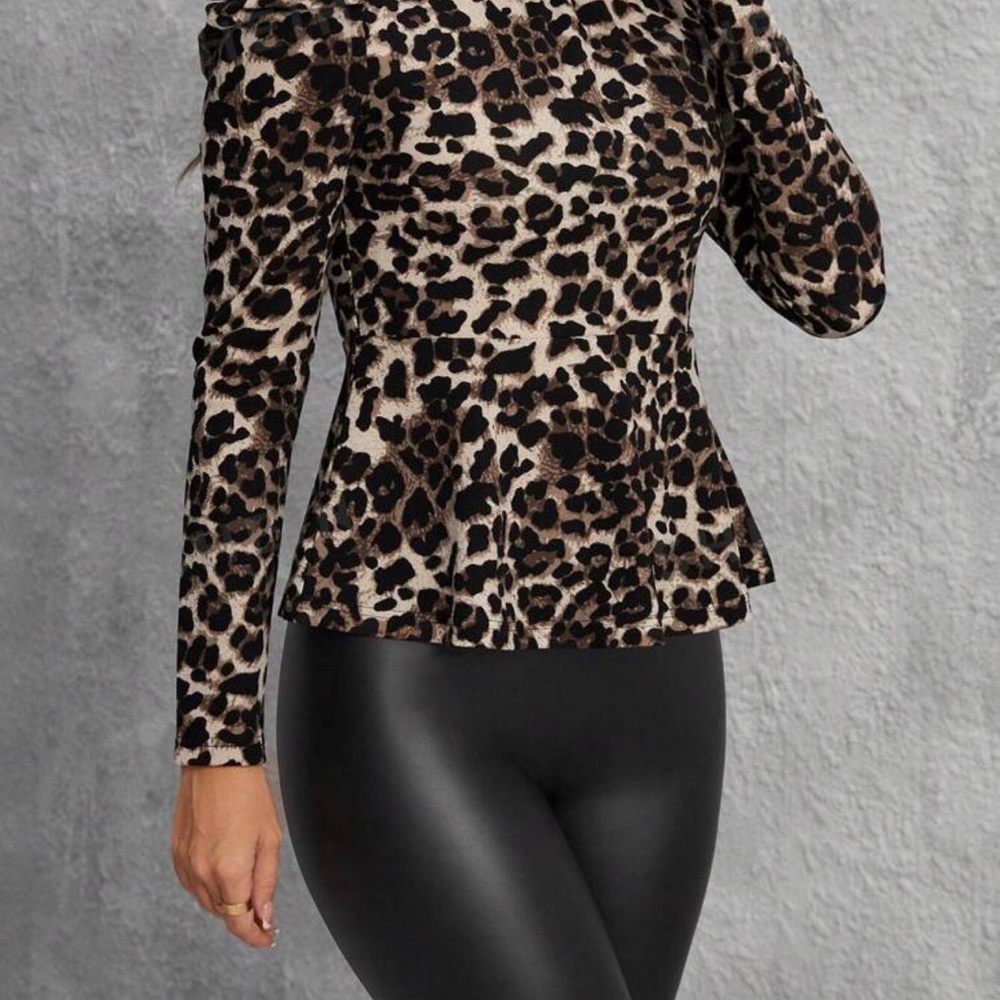Super Chic Shein Leopard Print T-Shirt Size L - Picture 4 of 5